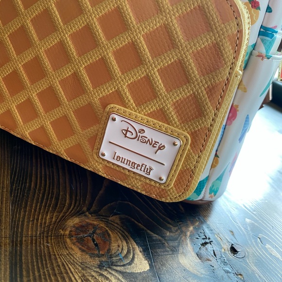 Loungefly Disney - Picture 4 of 4